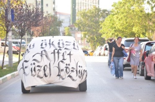 İnanılmaz Pankart...9 Saat Boyunca Böyle Şehir Turu Attı...