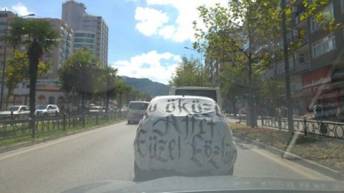 İnanılmaz Pankart...9 Saat Boyunca Böyle Şehir Turu Attı...