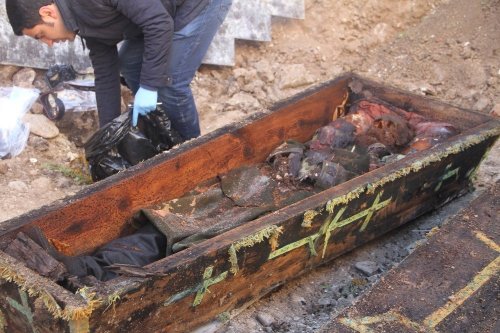 'İnşaat Kazısı'nda Tarihi Mezar Çıktı