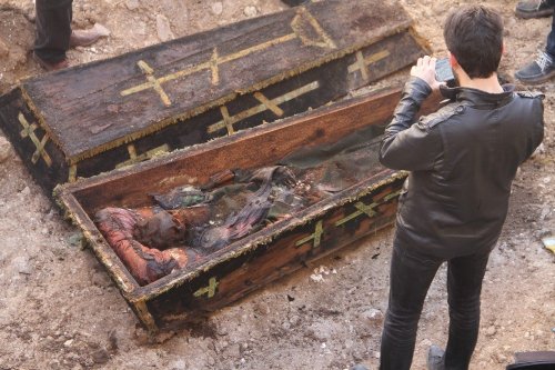 'İnşaat Kazısı'nda Tarihi Mezar Çıktı