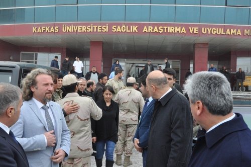 İranlı Mühendisler Kars'ta Tedavi Ediliyor