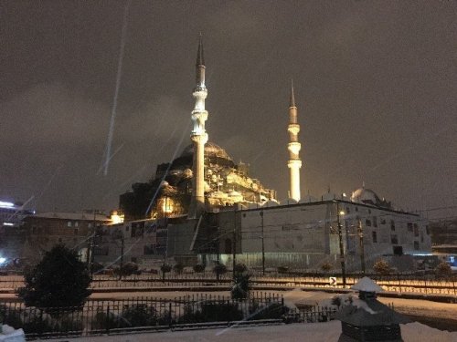 İstanbul’u Etkisi Altına Alan Kar Yağışı Sürüyor