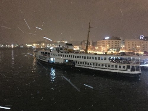 İstanbul’u Etkisi Altına Alan Kar Yağışı Sürüyor