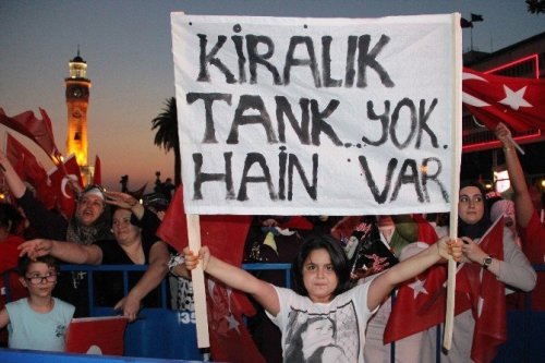 İzmirliler 12 Gündür Demokrasi Nöbetinde