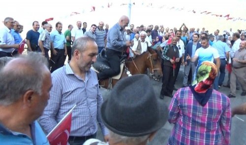 Kafkasör Festivali Boğalar Eşliğinde Yürüyüş İle Başladı