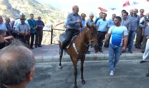 Kafkasör Festivali Boğalar Eşliğinde Yürüyüş İle Başladı