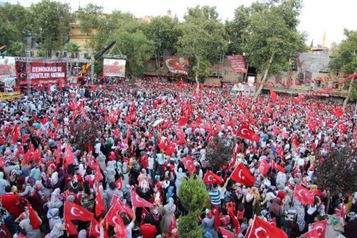 Kahramanmaraş’ta Demokrasi Ve Şehitler Mitingi