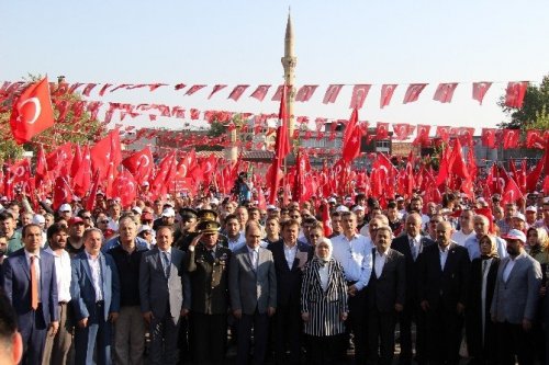 Kahramanmaraş’ta Demokrasi Ve Şehitler Mitingi