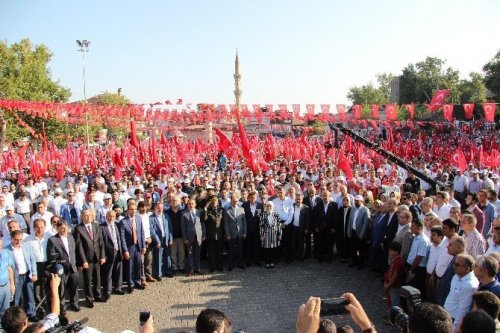 Kahramanmaraş’ta Demokrasi Ve Şehitler Mitingi