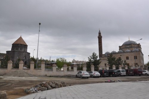 Kaleiçi Mahallesi'nde Kaldırımlar Yenileniyor