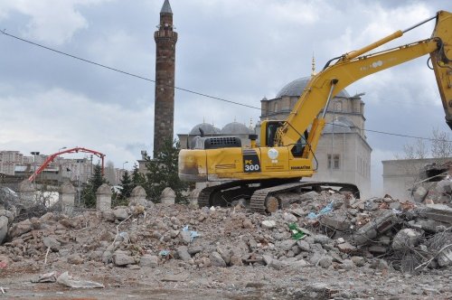 'Kaleiçi'nde Yıkım Çalışmaları Sürüyor