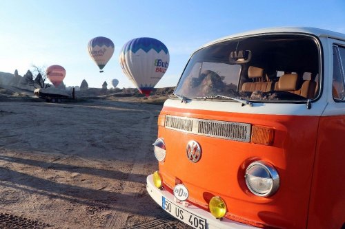 Kapadokya’da Yer Turist Gök Balon Dolu