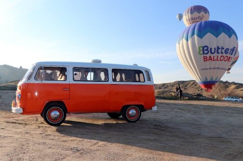 Kapadokya’da Yer Turist Gök Balon Dolu