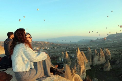 Kapadokya’da Yer Turist Gök Balon Dolu