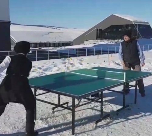 Kar Üstünde Masa Tenisi