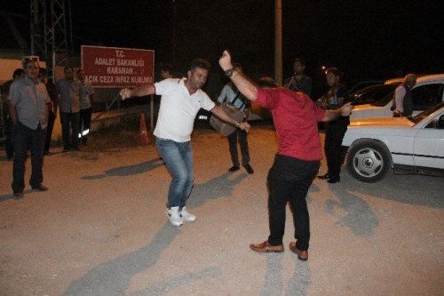 Karaman’da Davullu Zurnalı Tahliye Sevinci
