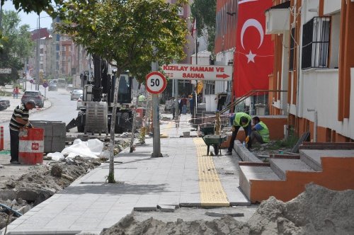 Karayolları, Şehir İçi Yol ve Kaldırımları Yapıyor