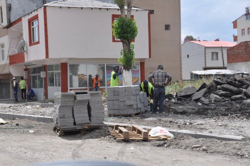 Karayolları, Şehir İçi Yol ve Kaldırımları Yapıyor