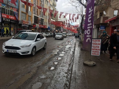 ‘Karayolları’nın Attığı Asfalt Kışı Çıkaramadı