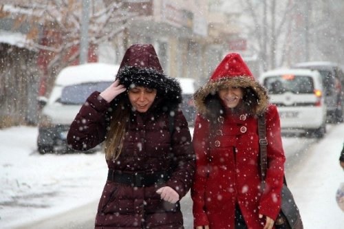 Karlı Yollar Vatandaşlara Zor Anlar Yaşattı