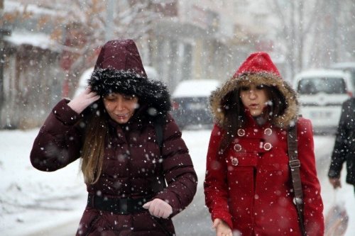 Karlı Yollar Vatandaşlara Zor Anlar Yaşattı