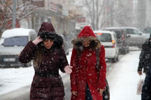 Karlı Yollar Vatandaşlara Zor Anlar Yaşattı