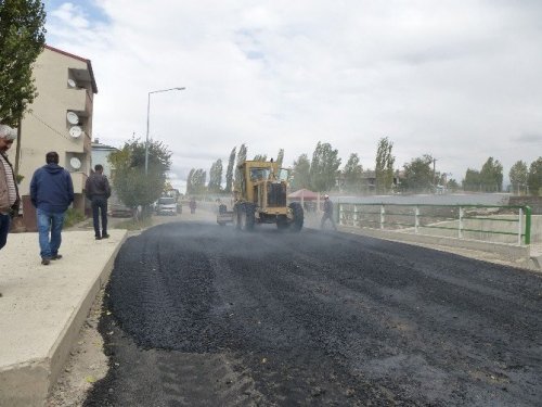 Kars Belediyesi Asfalt Çalışmlarını Sürdürüyor