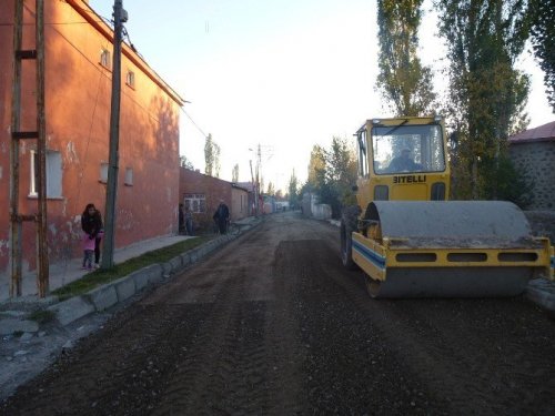 Kars Belediyesi Asfalt Çalışmlarını Sürdürüyor
