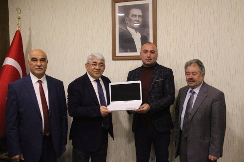 'Kars Belediyesi'nden Muhtarlara Bilgisayar