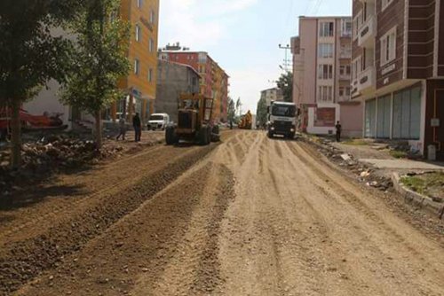 Kars Belediyesi'nin Yol Çalışmaları Devam Ediyor