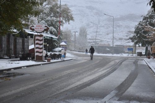 Kars Beyaz Gelinliğini Giydi