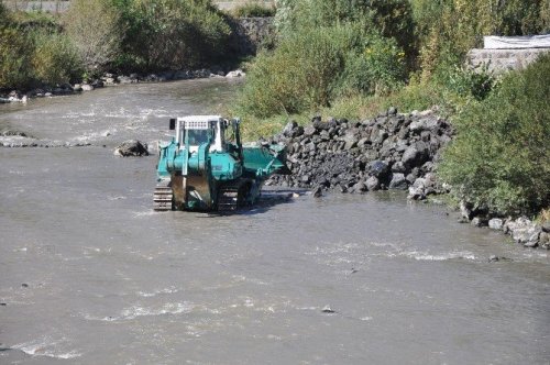 Kars Çayı Islah Çalışmaları Devam Ediyor