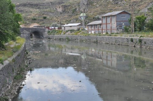 Kars Çayı Kokmaya Başladı