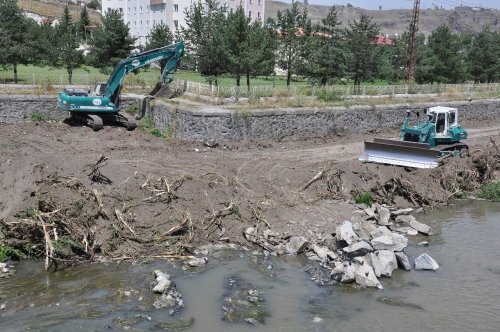 Kars Çayı'nda Islah Çalışmalarına Devam Ediliyor