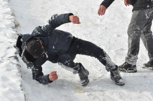 Kars Kalesi Eteklerinde Kızak Keyfi