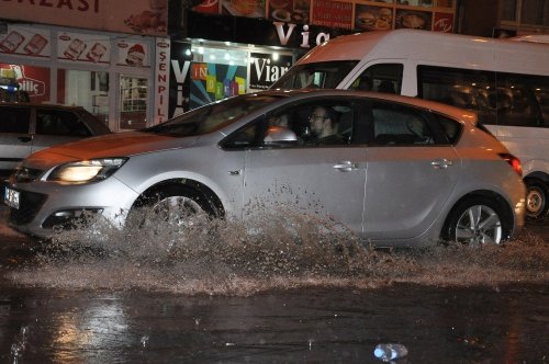 Kars’ı Dolu ve Yağmur Vurdu