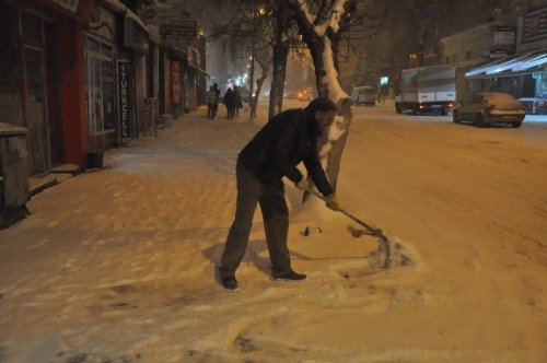 Kars’ı Kar ve Tipi Esir Aldı