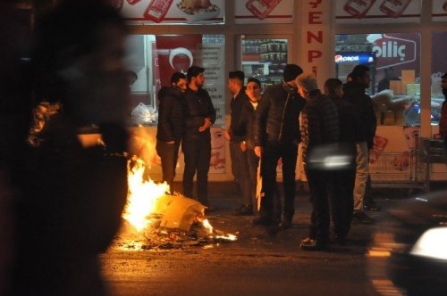 Kars'ın Soğuğu Vatandaşa Durakta Ateş Yaktırdı