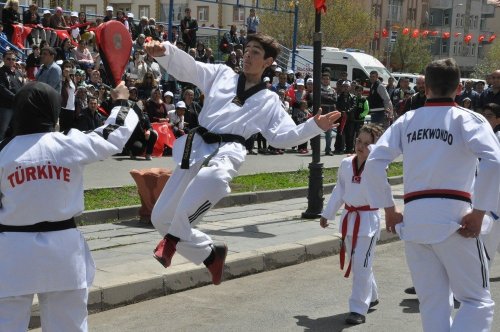 Kars’ta 19 Mayıs Törenle Kutlandı