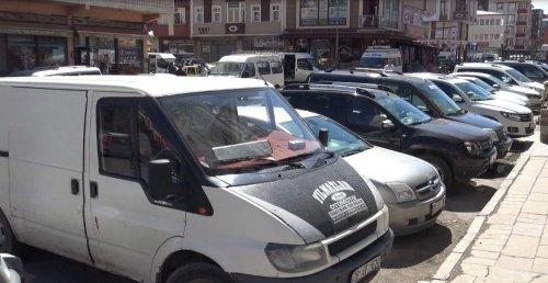 Kars’ta Caddeler 'Oto Park'a Döndü