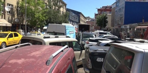 Kars’ta Caddeler 'Oto Park'a Döndü