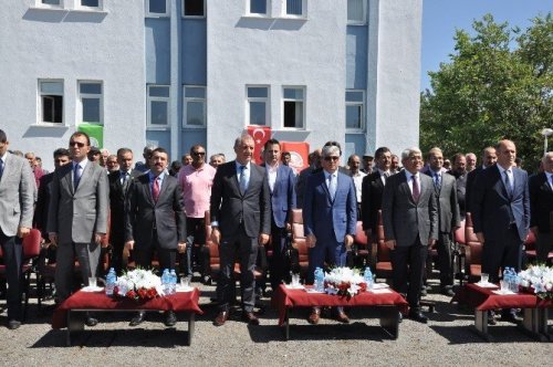 Kars’ta Damızlık Boğaların Dağıtımı Yapıldı