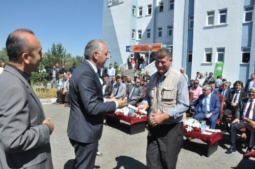 Kars’ta Damızlık Boğaların Dağıtımı Yapıldı