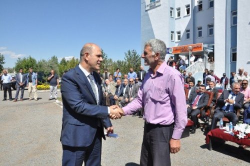Kars’ta Damızlık Boğaların Dağıtımı Yapıldı