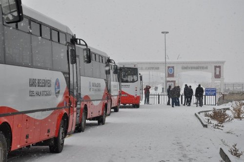 Kars’ta Dolmuşçuların Kapalı Yol Eylemi