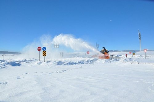 Kars’ta Ekipler eksi 30’da Yolları Açıyor