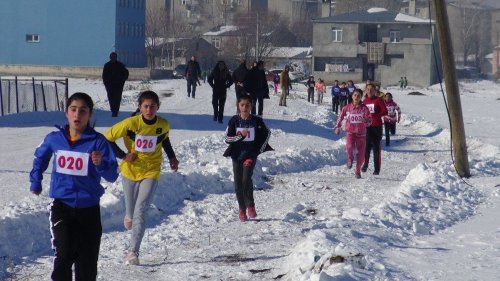 Kars’ta Eksi 15 Derecede Bayıltan Koşu