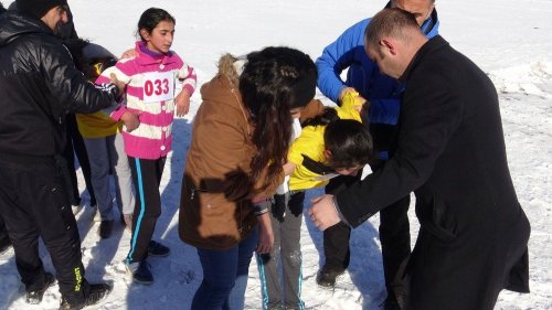 Kars’ta Eksi 15 Derecede Bayıltan Koşu