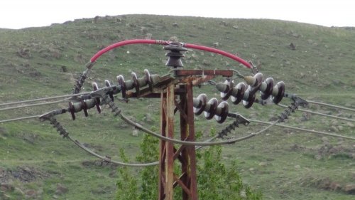 Kars’ta Elektrik Şebekelerine Kapalı Kablo Yapılıyor