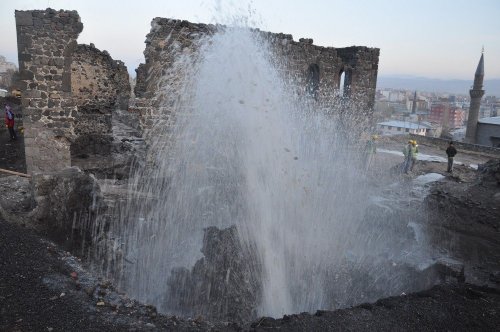 Kars’ta İçme Suyu Borusu Patladı